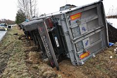 Řidič kamionu nepřežil havárii u Ždírce nad Doubravou