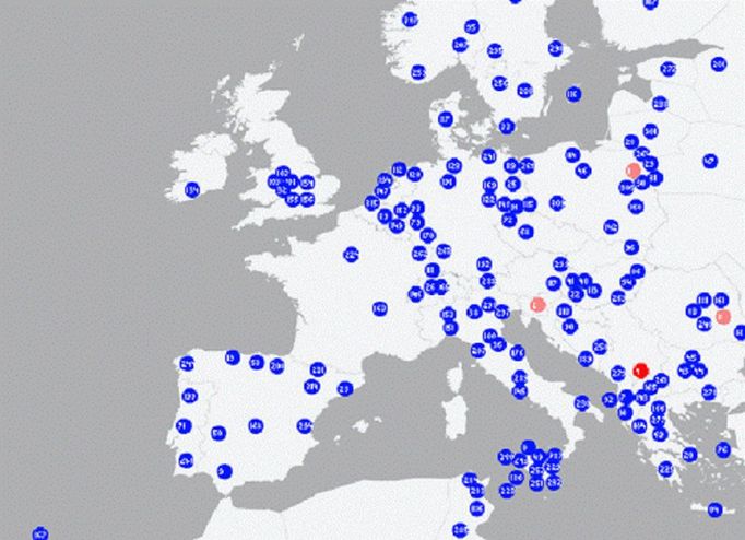 Mapka ukazuje výsledky hledání podobnosti DNA konkrétního muže. Červené puntíky ukazují místa, odkud pocházejí vzorky podobné jeho genetickému profilu. Modré puntíky pak zobrazují oblasti, z nichž se genetické vzorky také porovnávaly, ale nepodobaly se odtud tedy předkové daného muže nepřišli. V tomto případě se ukazuje, že jeho předkové v otcovské linii byli příbuzní s obyvatelstvem států, které jsou dnes většinově obývány lidmi slovanského původu, zejména oblasti jihovýchodní Evropy.