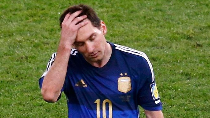 Lionel Messi a další útočníci Higuaín a Palacio ve svých velkých šancích selhali. I proto nemohl lepší tým vyhrát, píší argentinské deníky.