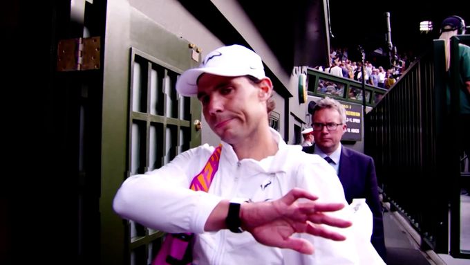 Ukázkový "kraťas" od legendy. Záběry z wimbledonského čtvrtfinále, které Nadal málem vzdal.