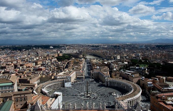 A general view shows St Peter's square at the Vatican ahead of the cardinals conclave on March 10, 2013. Roman Catholic cardinals from around the world will assemble in the Vatican's Sistine Chapel from March 12, 2013 for a conclave to elect a new pope in an unprecedented transition after Benedict XVI's historic resignation.