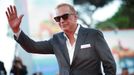 Kevin Costner na benátském festivalu.