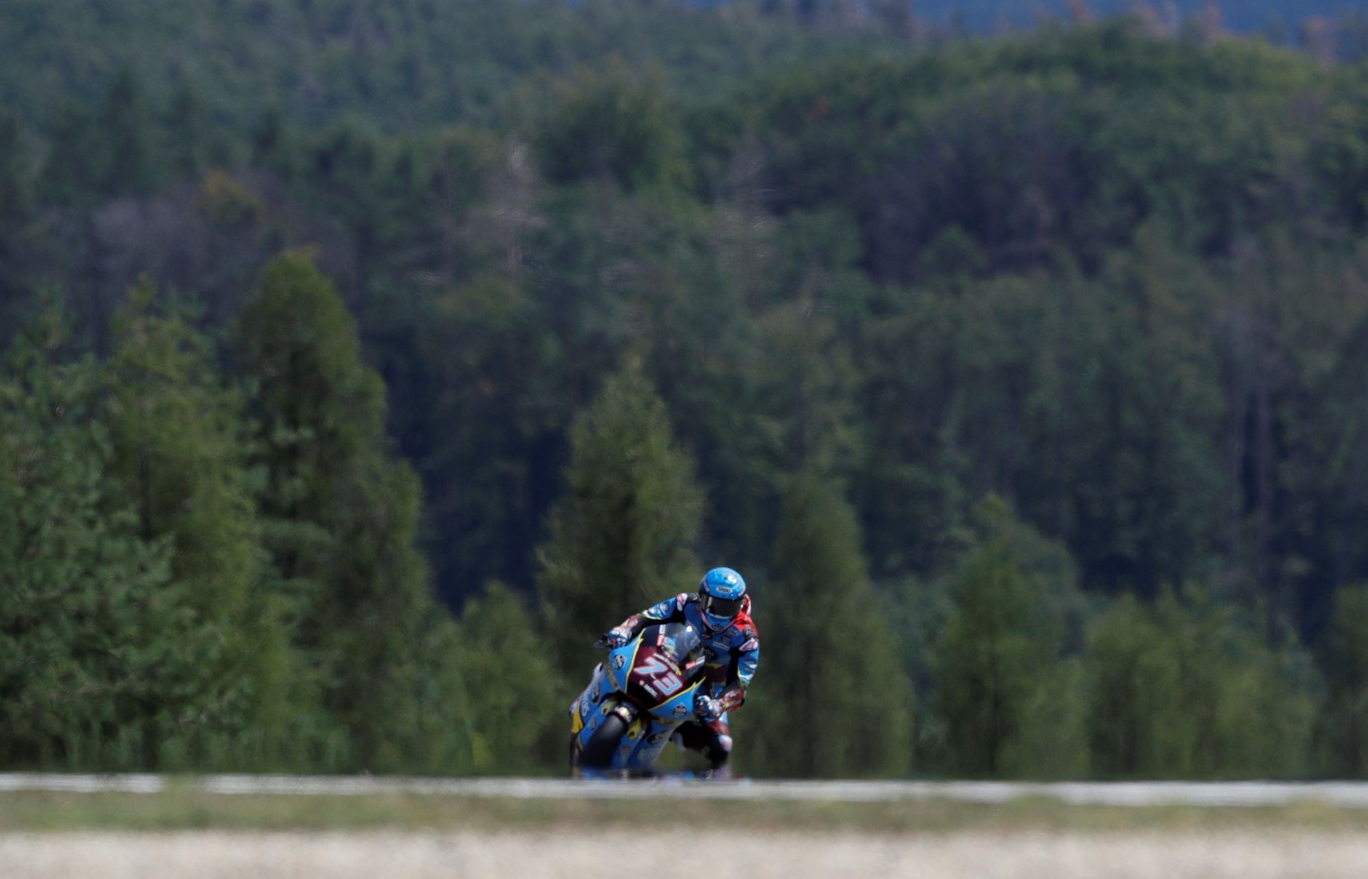 Alex Marquez v čele závodu Moto2 ve Velké ceně České republiky 2019