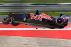 Hamilton vyhrál kvalifikaci v Rakousku, Kvjat dal Toro Rossu "křídla"