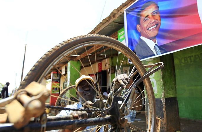 Paul Opiyo Ojwang, 43, repairs a bicycle at his open air garage in Kogelo village, the ancestral home of U.S. President Barack Obama, at Nyangoma Kogelo shopping centre, 430 km (367 miles) west of Kenya's capital Nairobi, November 5, 2012. Four years ago, Kogelo, and Africa in general, celebrated with noisy gusto when Obama, whose father came from the scattered hamlet of tin-roofed homes, became the first African-American to be elected president of the United States. Looking across the Atlantic to the November 6 presidential election, the continent is cooler now towards the "son of Africa" who is seeking a second term. There are questions too whether his Republican rival, Mitt Romney, will have more to offer to sub-Saharan Africa if he wins the White House. To match Analysis AFRICA-USA/ELECTION REUTERS/Thomas Mukoya (KENYA - Tags: SOCIETY POLITICS USA PRESIDENTIAL ELECTION ELECTIONS) Published: Lis. 5, 2012, 4:14 odp.