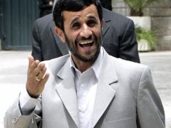 Mahmúd Ahmadínežád poslal svému americkému protějšku Georgi Bushovi dopis, v němž navrhuje 