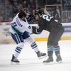 NHL, San Jose - Vancouver: Scott Gomez -  Zack Kassian