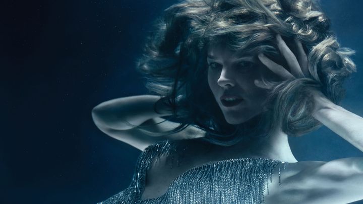 Eva Herzigová v akváriu, Venus Williamsová hoří. Podívejte se na kalendář Pirelli