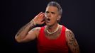 Zpěvák Robbie Williams během svého nedělního koncertu v pražské O2 areně.