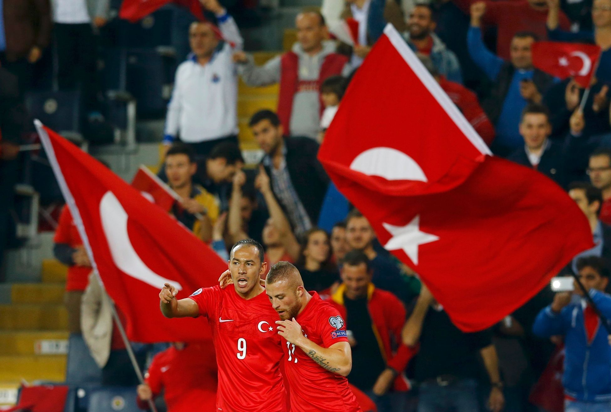 Turecko-Česko: Umut Bulut a Gokhan Tore slaví gól