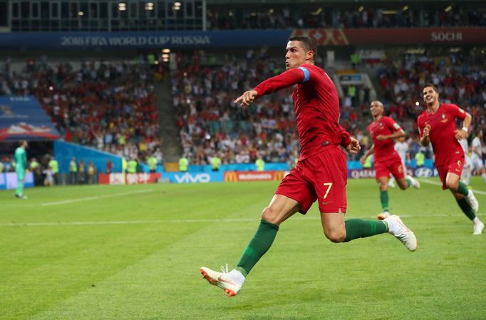 Cristiano Ronaldo slaví gól na 3:3 v zápase Portugalsko - Španělsko na MS 2018