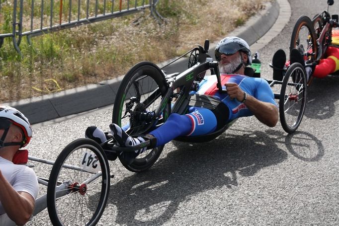 Václav Antal je konstruktérem karbonového handbikového speciálu a handbike sestavuje i pro několik dalších jezdců světového poháru.