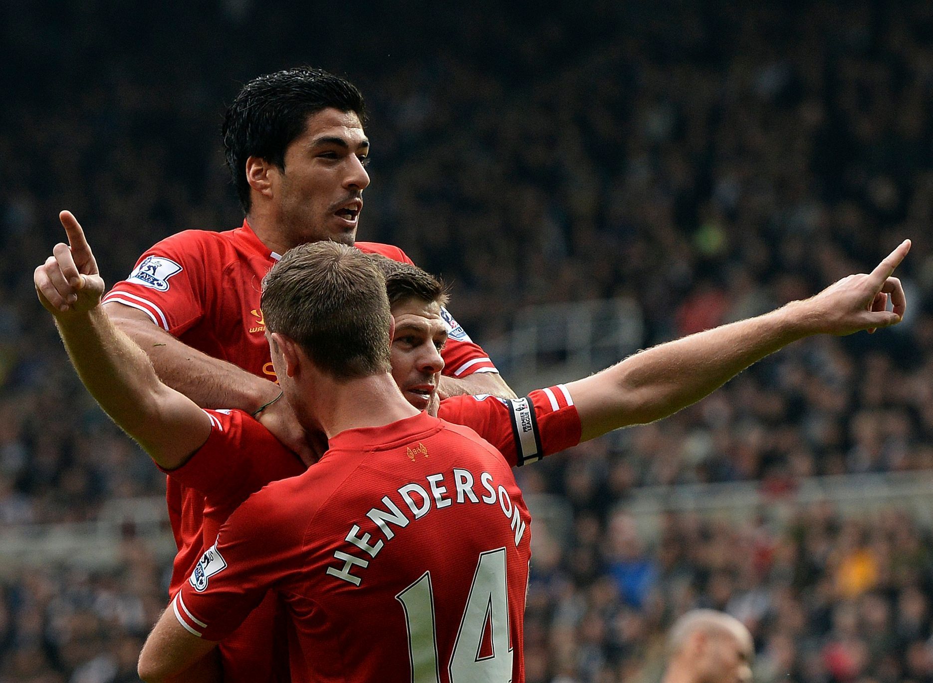 Gerrard, Suárez a Henderson slaví gól Liverpoolu