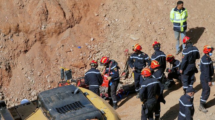 Chlapec, který byl od úterý uvězněn na dně studny v Maroku, neštěstí nepřežil; Zdroj foto: Reuters