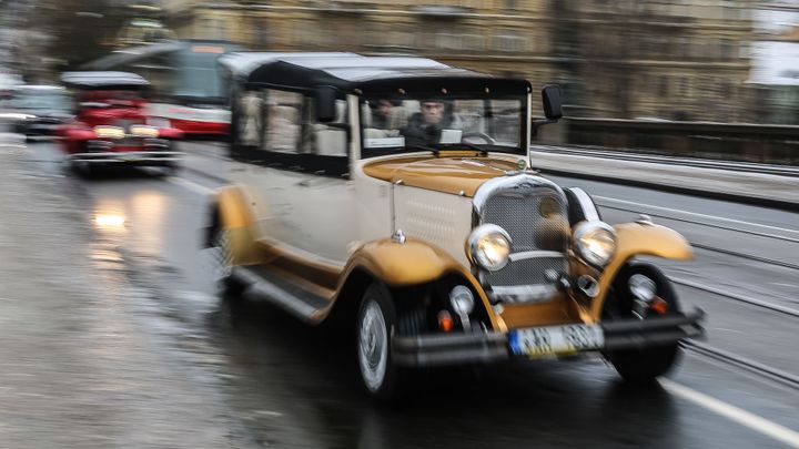 "Historická" auta jsou často nebezpečná. Majitelé je registrují jako traktory i rolby