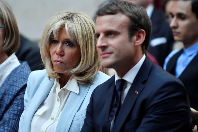 Emmanuel Macron s manželkou Brigitte.