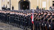 Ceremoniál na třetím nádvoří Pražského hradu trval skoro hodinu.