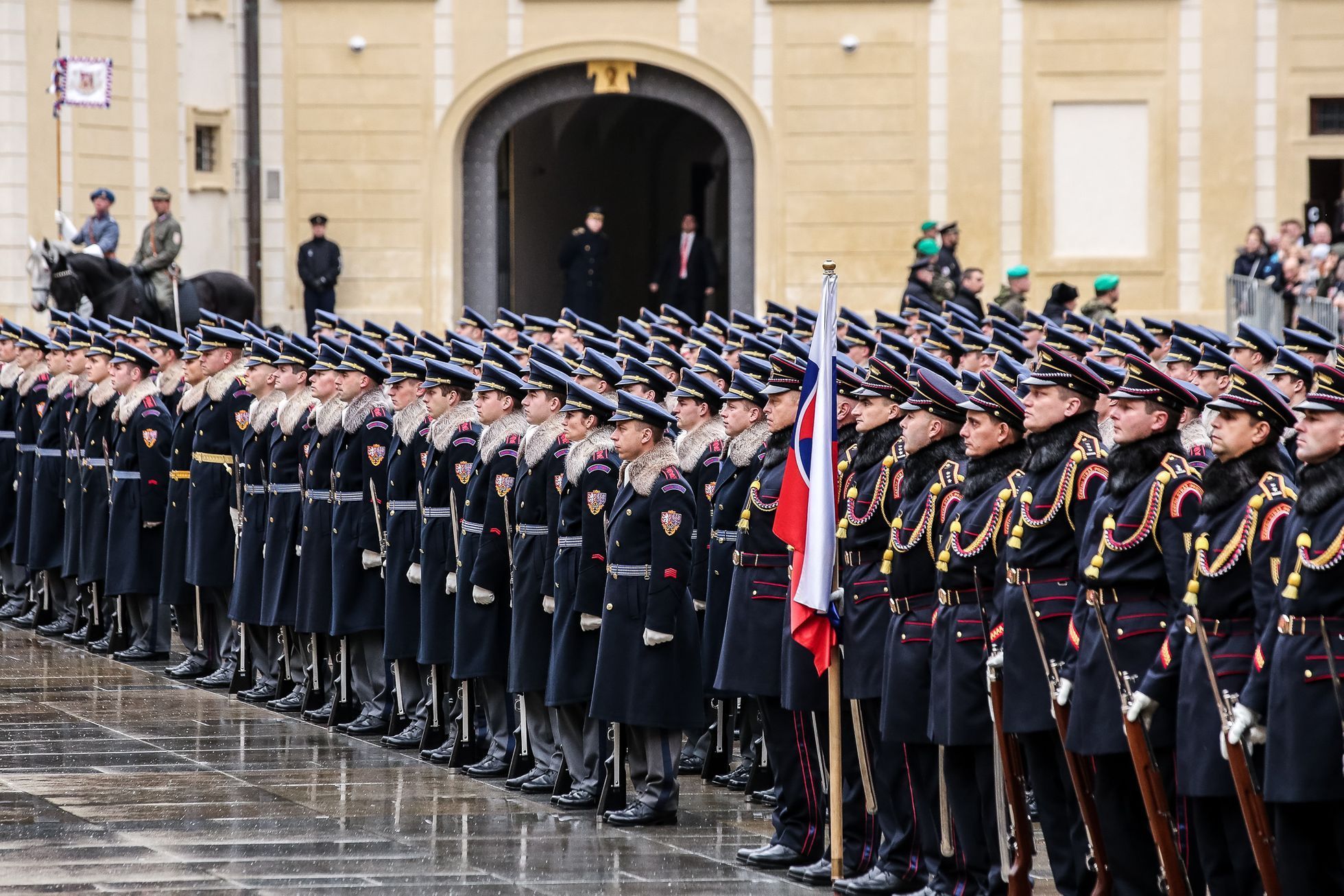 Oslavy 100 let Hradní stráže, přehlídka, Pražský hrad