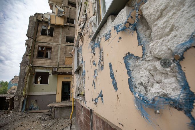 Trosky domy číslo 118 po útoku ruskou raketou ve městě Dnipro na Ukrajině. Lednový útok zničil 236 bytů, ve kterých zemřelo šestačtyřicet lidí, z toho šest dětí.
