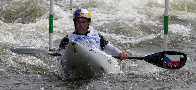 Vodní slalomář Vavřinec Hradilek z České republiky na Světovém poháru 2012 v pražské Tróji.