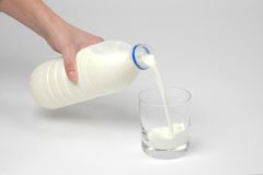 S mléčnou krizí pomůže 150 milionů korun od Unie