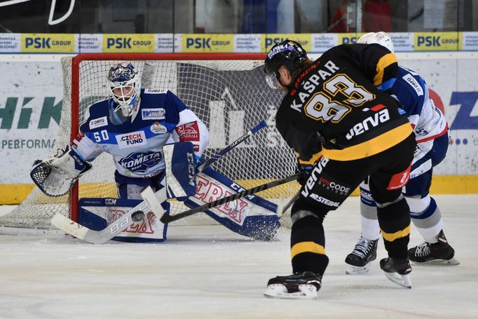 35. kolo hokejové extraligy 2018/19, Brno - Litvínov: Karel Vejmelka a Lukáš Kašpar