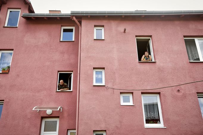 Pro mnohé z nich zde odvádí práci „K nezaplacení“ a často vysvětlují nejen počítačovou gramotnost, ale i vliv dezinformací a médií.