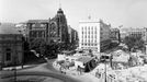 Deák Ferenc tér náměstí v centru Budapešti během výstavby stanice metra Millenium. Rok 1952