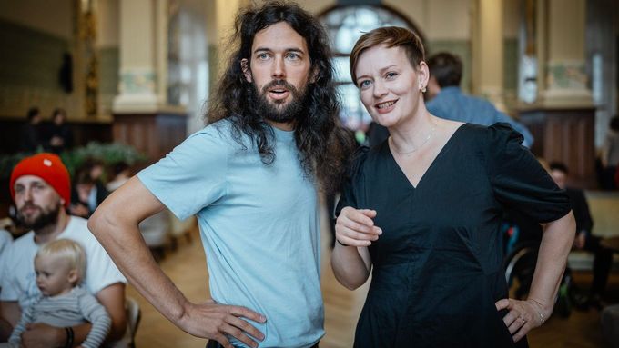 Letošní volební štáb Pirátské strany. Praha hl. nádraží, Fantův sál. Mikuláš Ferjenčík a Lenka Španihelová.