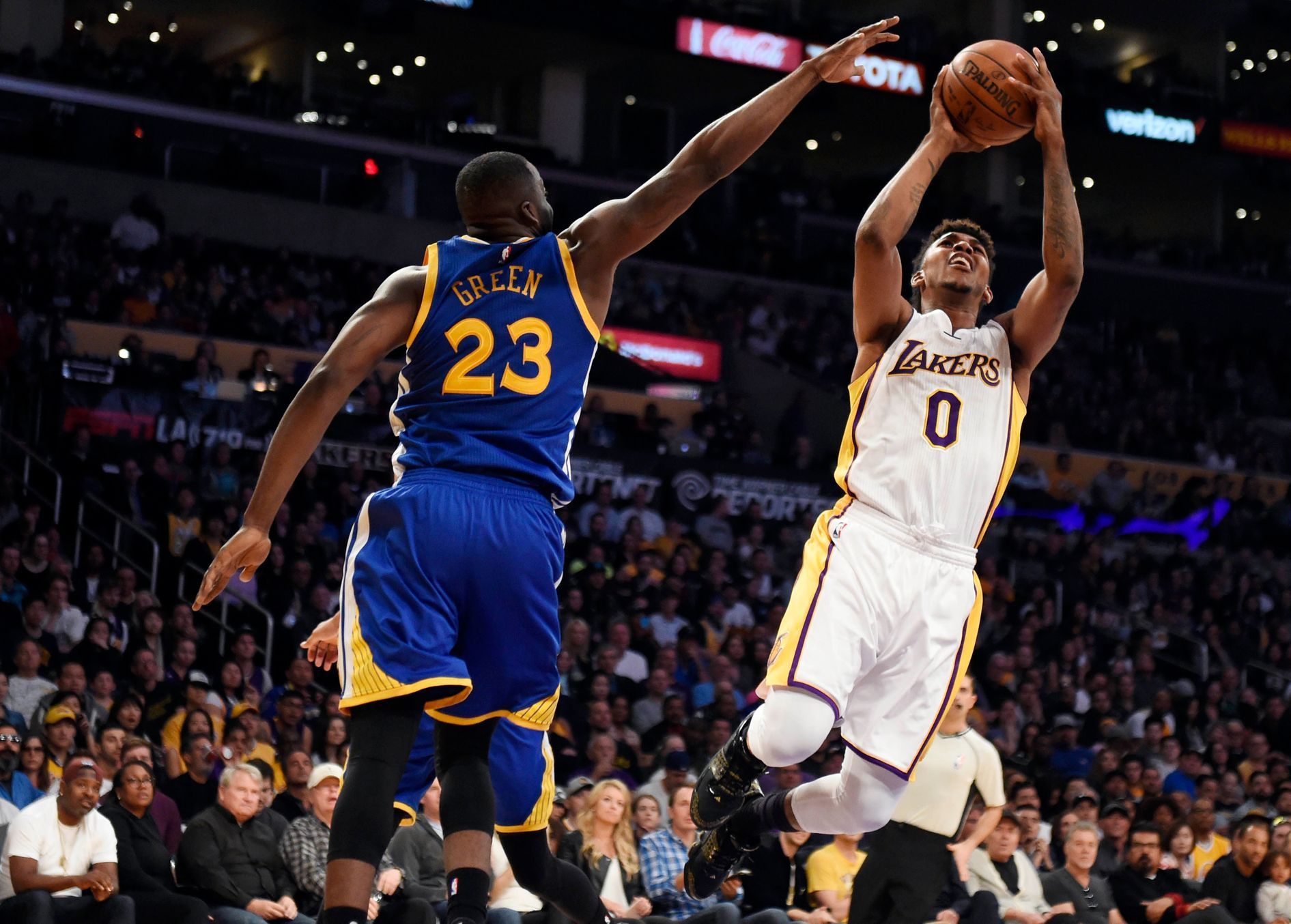 NBA: Golden State Warriors vs. Los Angeles Lakers (Nick Young, Draymond Green)
