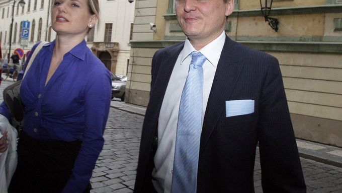 Vít Bárta oznámil, že předává ministerstvo prvnímu náměstkovi Radku Šmerdovi.