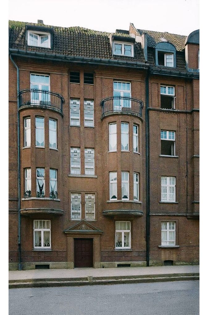 Pohled na dům v Mettmannerstraße, Düsseldorf, kde žil Peter Kürten s manželkou. Sériový vrah byl v roce 1931 popraven za 9 vražd. Kolorováno