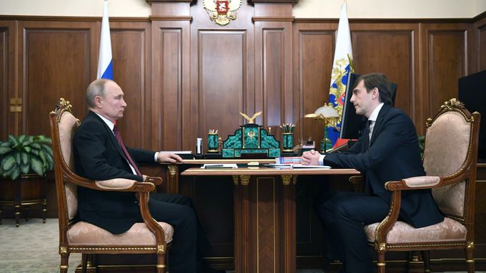 Schůzka Vladimíra Putina s ministrem školství Sergejem Kravcovem v lednu 2021.