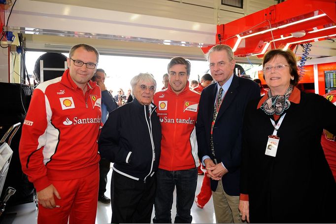 Olympijská návštěva ve Ferrari: Jacques Rogge, Bernie Ecclestone, Stefano Domenicali a Fernando Alonso.