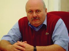 Také Josef Zieleniec podpořil kandidaturu Jana Švejnara.