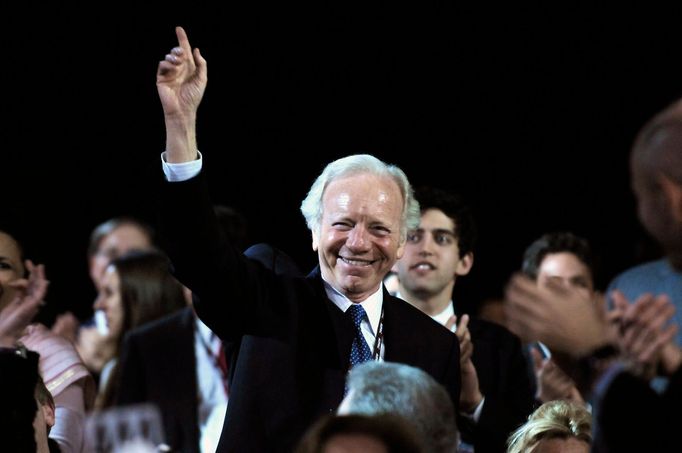 Účast na konferencích AIPAC je pro americké politiky takřka povinná. Zde nezávislý senátor Joe Lieberman.