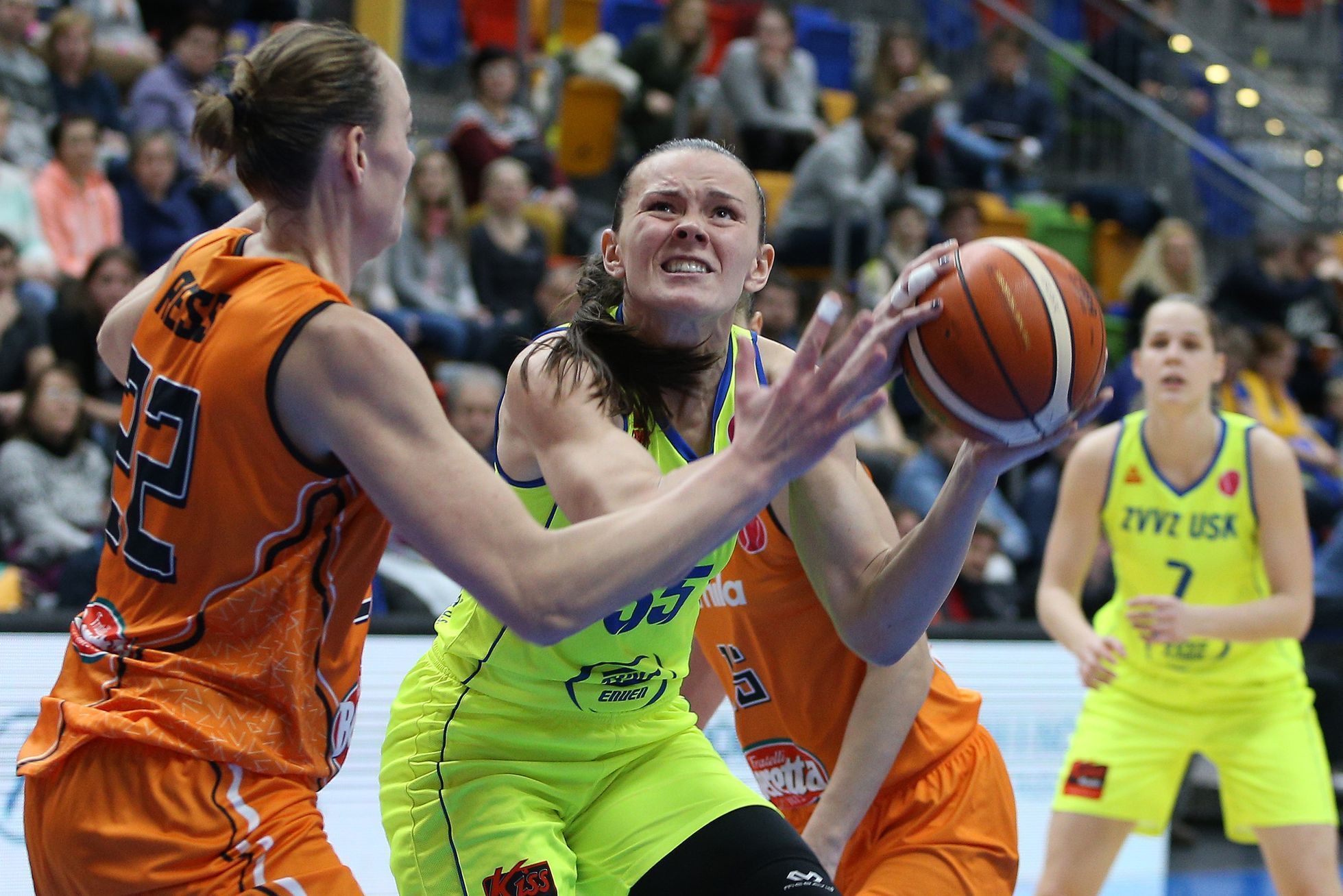 EL basketbal: ZVVZ USK Praha - Schio: Anete Steinberga