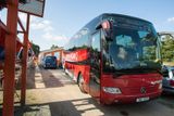 Sparťanský autobus zaparkovaný u stadionu je neklamným znamením, že Živanice čeká fotbalový svátek. Vždyť přijel úřadující mistr nejvyšší české soutěže!