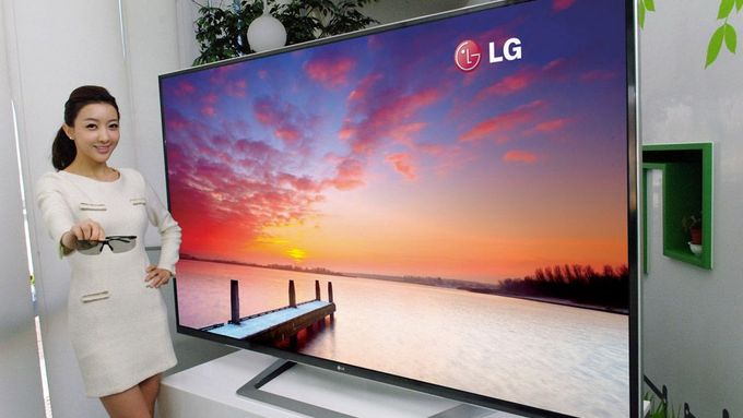 Televizor LG s rozlišením "ultra definition" (4K) 3840 x 2160 a rozměrem 84 palců.