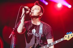 Zpěvák kapely Blink-182 má rakovinu. Je to na nic, mám strach, říká Mark Hoppus