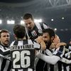 Fotbalisté Juventusu slaví gól v utkání Ligy mistrů 2012/13 proti Chelsea.