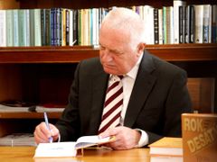 Václav Klaus představuje svou poslední knihu. Rok desátý