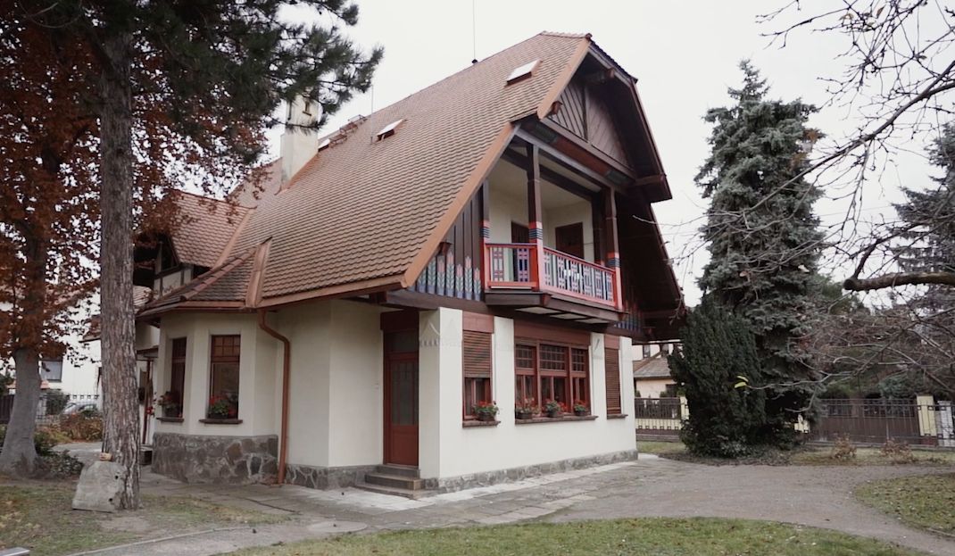 Summer house in the middle of Prague.  Villa Tramal will surprise you with its colors