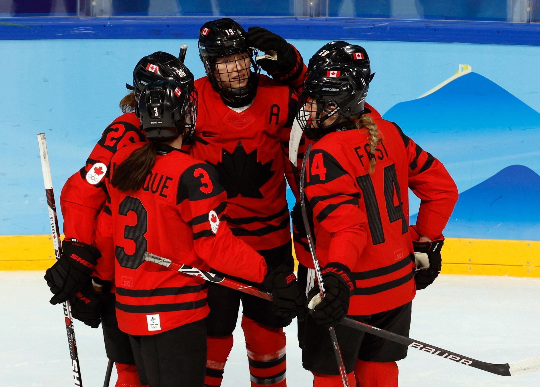 Kanadské hokejistky v utkání s Finskem na ZOH 2022