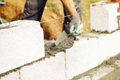Výroba cementu v Česku loni klesla o 1,2 procenta. Nejvíce se ho vyvezlo na Slovensko