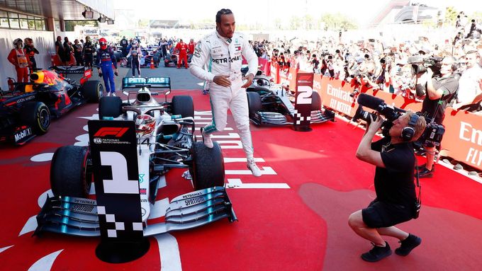 Lewis Hamilton po vítěství ve Velké ceně Španělska formule 1