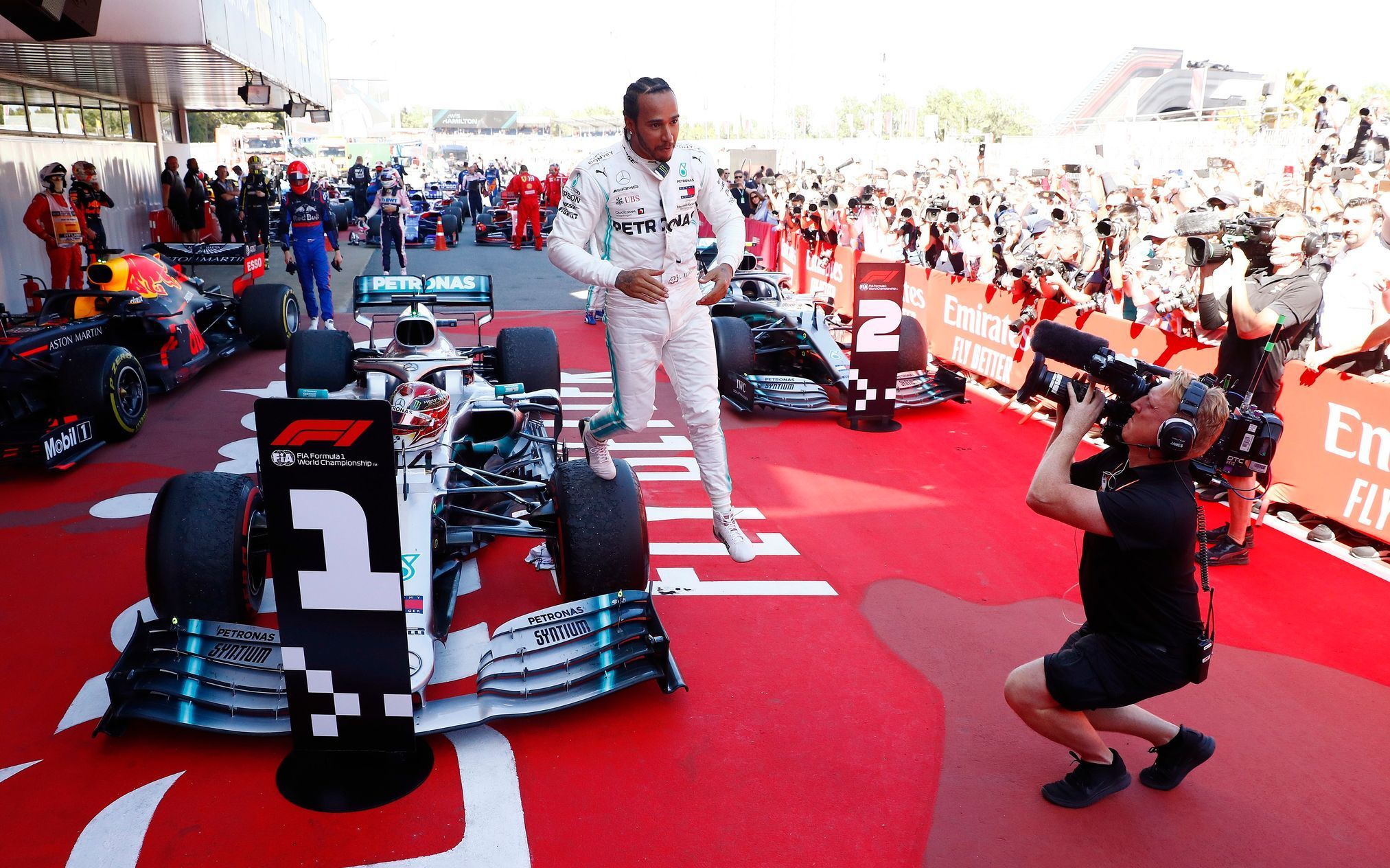 Lewis Hamilton po vítěství ve Velké ceně Španělska formule 1