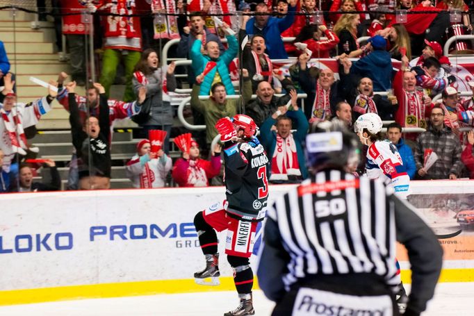 Třinec - Pardubice, 7. čtvrtfinále play-off 2018: Ondřej Kovařčík