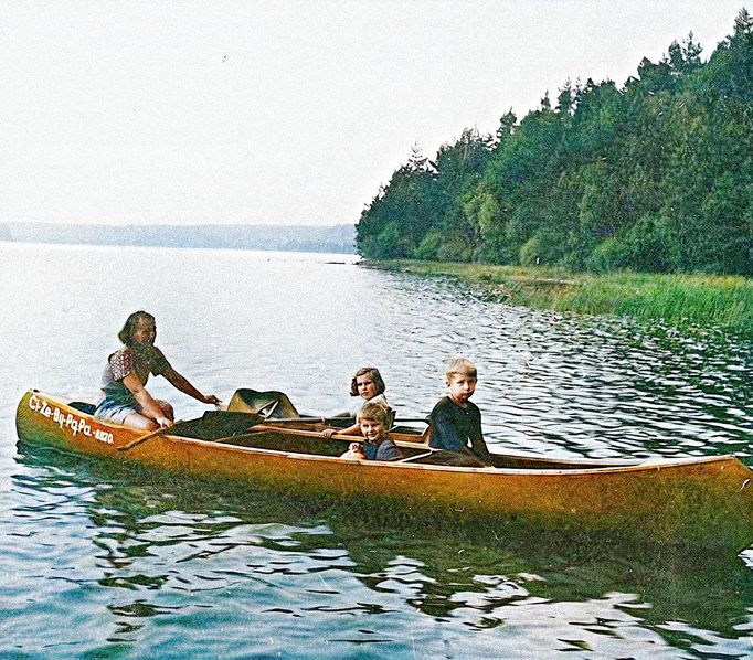 Historická fotografie z rodinného archivu Pavla Eckhardta. Kolorováno