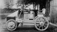 Proslavily ho automobily. Už v roce 1900 zkonstruoval svůj první elektromobil, který měl jeden motor v každém kole. Krátce na to také postavil první hybridní model Porsche se jménem Semper Vivus.